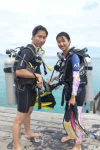 Leuk and Yan ready to dive for the first time in their life