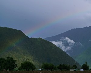 Rainbow on the way to Basomtso